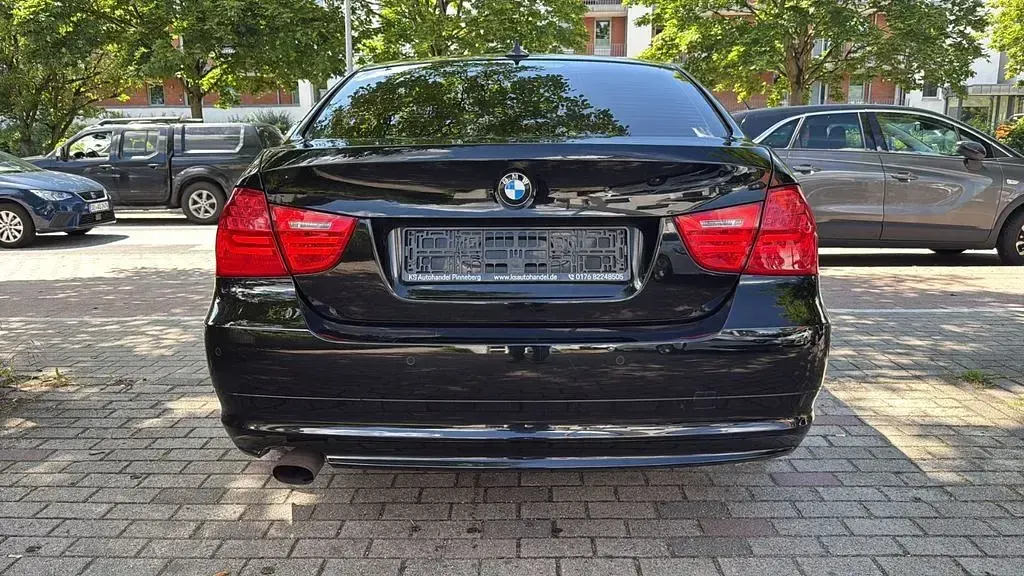 Gebraucht BMW 318 Comfort Edition 143 PS (105 kW) 2011 Schwarz Limousine