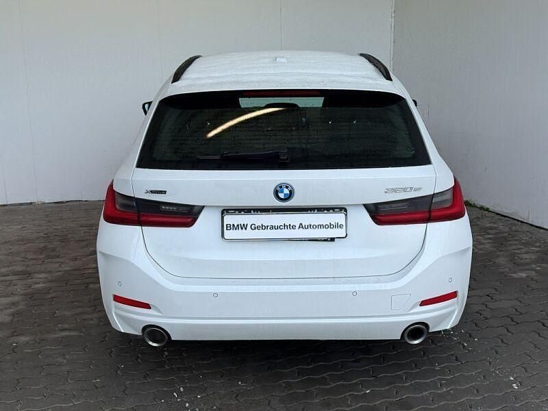 Gebraucht BMW 320e 204 PS (150 kW) 2022 Weiß Limousine