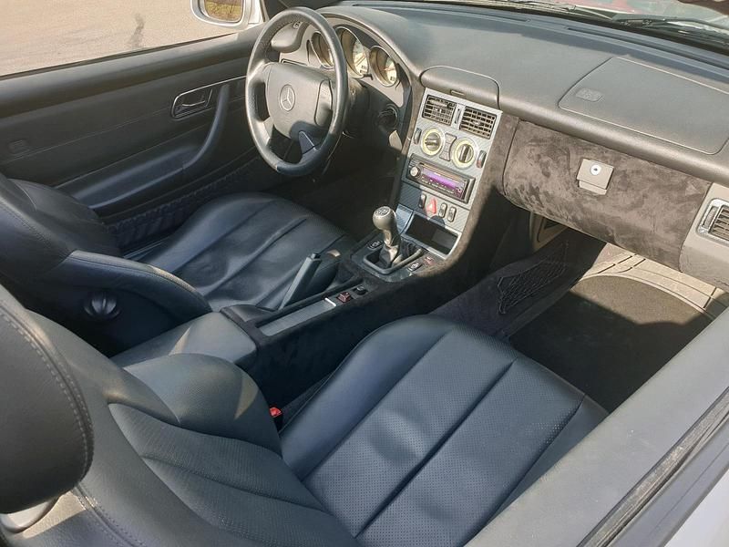 Gebraucht Mercedes SLK200 193 PS (141 kW) 2000 Silber Cabrio