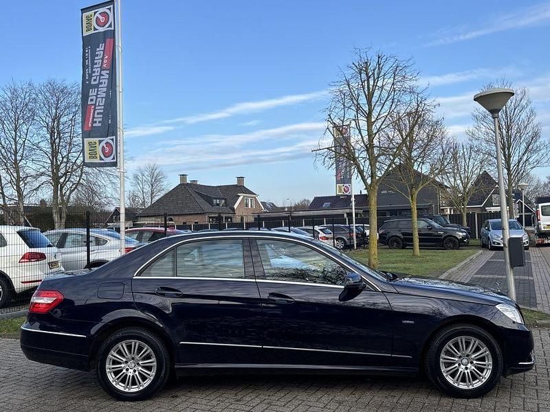 Gebraucht Mercedes E200 136 PS (100 kW) 2009 Blau Limousine