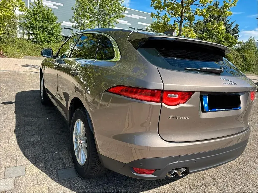 Gebraucht Jaguar F-Pace Portfolio 179 PS (131 kW) 2017 Gold SUV