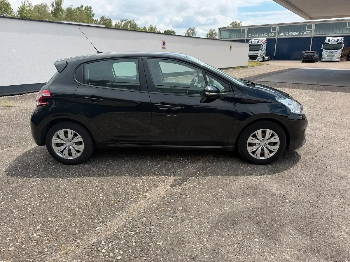 Gebraucht Peugeot 208 68 PS (50 kW) 2014 Kleinwagen