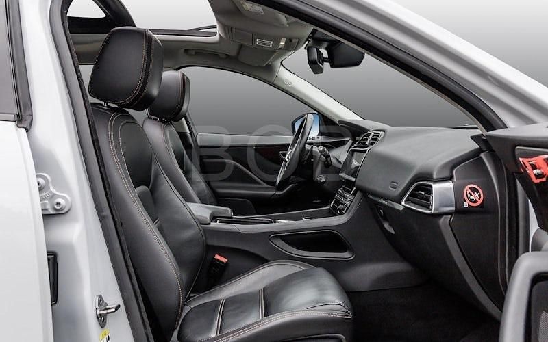 Gebraucht Jaguar F-Pace Prestige 340 PS (250 kW) 2017 Yulong white (weiß) SUV