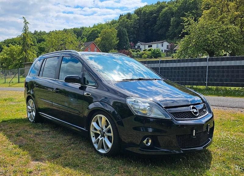 Schwarz Gebraucht 2006 Opel Zafira OPC Van / Kleinbus | 5.999 € (Etwas zu teuer) - Bild 1/4