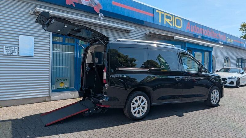 Schwarz Neu 2025 Ford Tourneo Van / Kleinbus | 46.850 € (Etwas zu teuer) - Bild 1/4