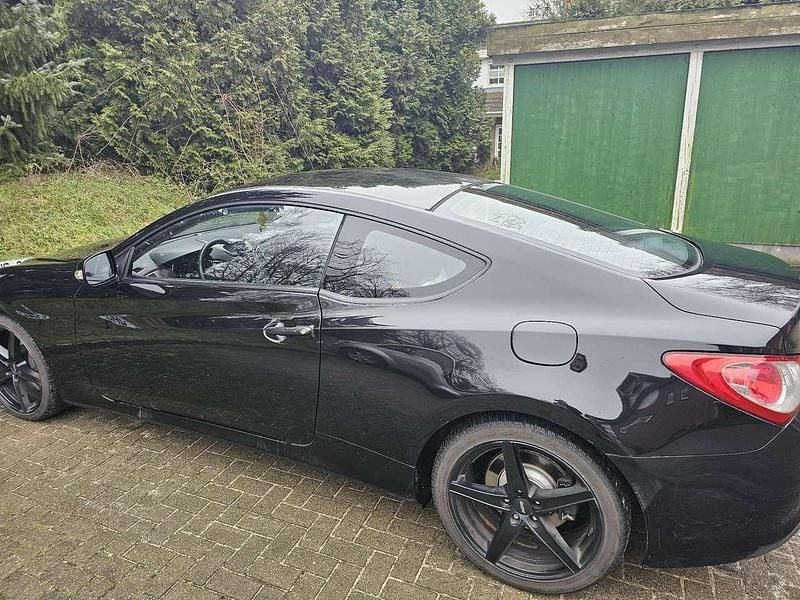 Schwarz Gebraucht 2012 Hyundai Genesis Basis Coupé | 9.600 € (Guter Preis) - Bild 1/4