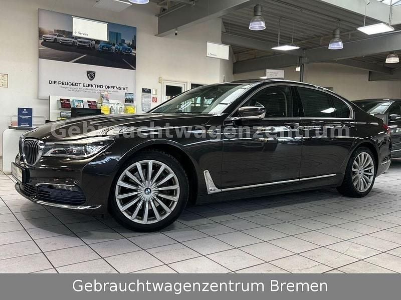Gebraucht BMW 740 Sport Line 320 PS (235 kW) 2016 Braun Limousine