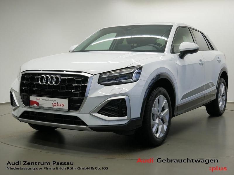 Gletscherweiss metallic Gebraucht 2024 Audi Q2 Advanced SUV | 30.385 € (Fairer Preis) - Bild 1/4