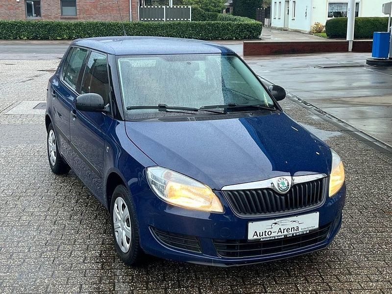 Blau Gebraucht 2011 Skoda Fabia Special Limousine | 2.899 € (Fairer Preis) - Bild 1/4