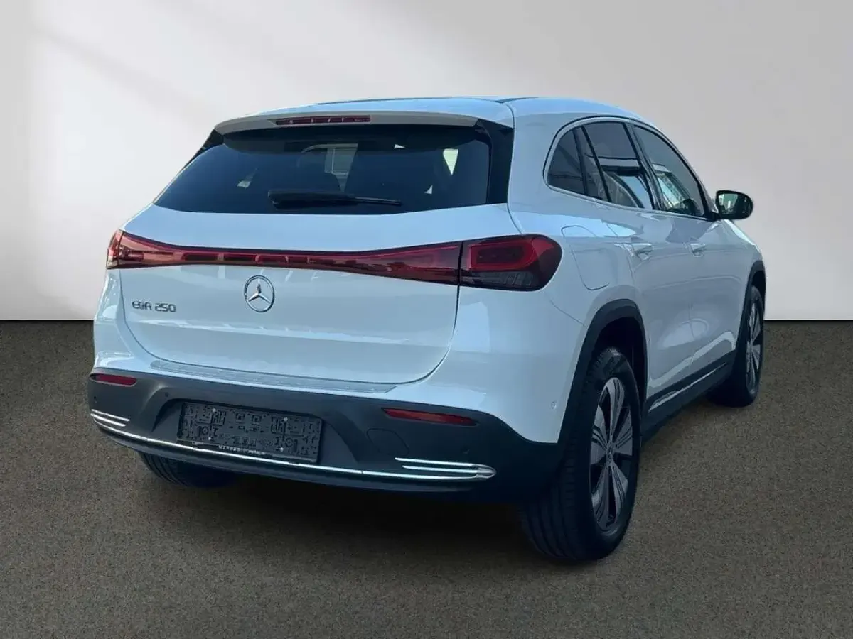 Gebraucht Mercedes EQA250 Progressive 139 kW (190 PS) 2023 Weiß SUV