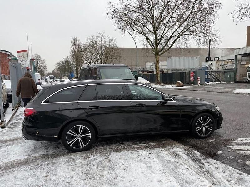 Gebraucht Mercedes E200 160 PS (117 kW) 2022 Gelb Limousine