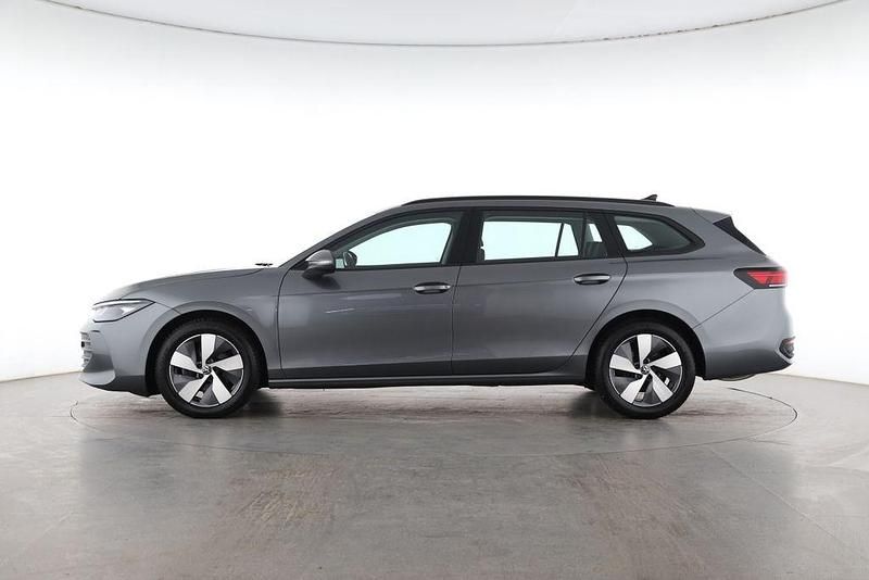 Gebraucht VW Passat Basis 150 PS (110 kW) 2024 Grau Kombi
