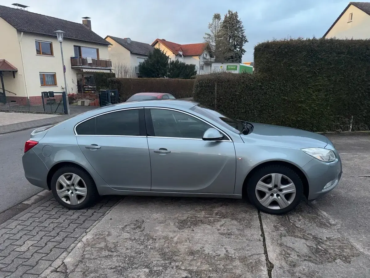 Gebraucht Opel Insignia 131 PS (96 kW) 2013 Grau Limousine