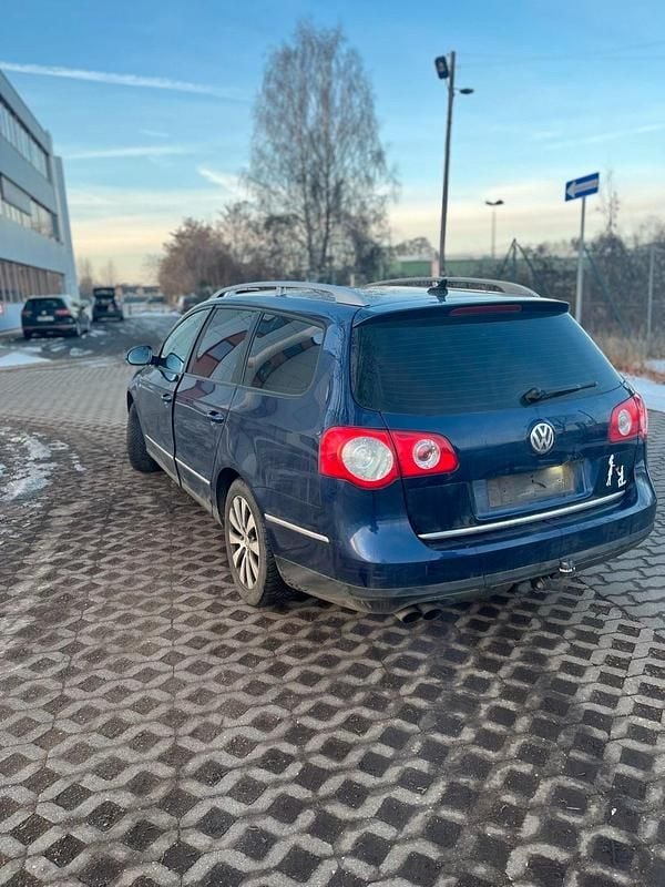Gebraucht VW Passat 170 PS (125 kW) 2010 Blau Kombi