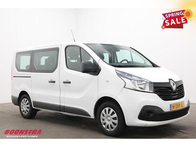 Second-hand Renault Trafic Expression 95 CP (69 kW) 2018 Alb Monovolum