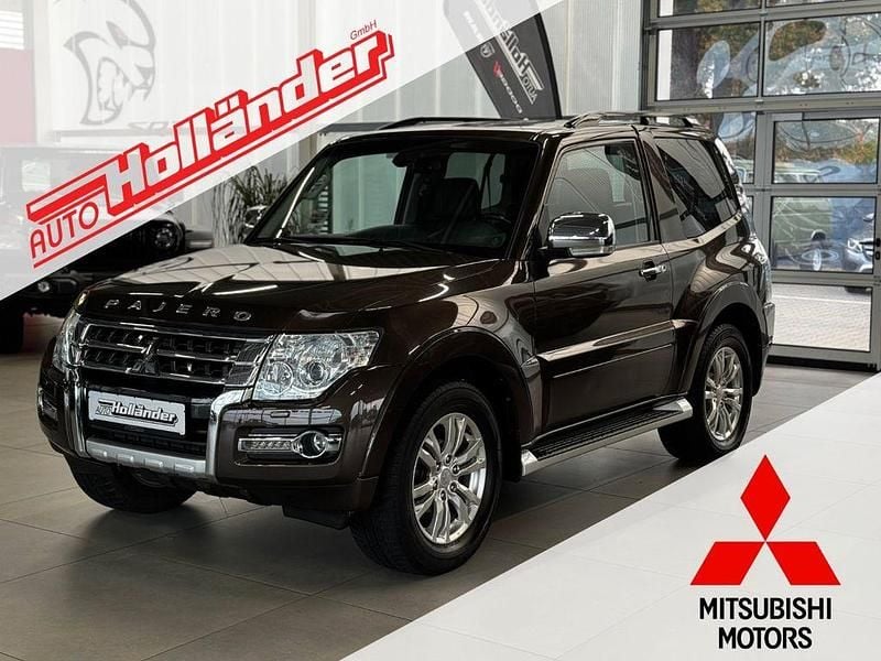 Braun Gebraucht 2018 Mitsubishi Pajero Top SUV | 24.470 € - Bild 1/4