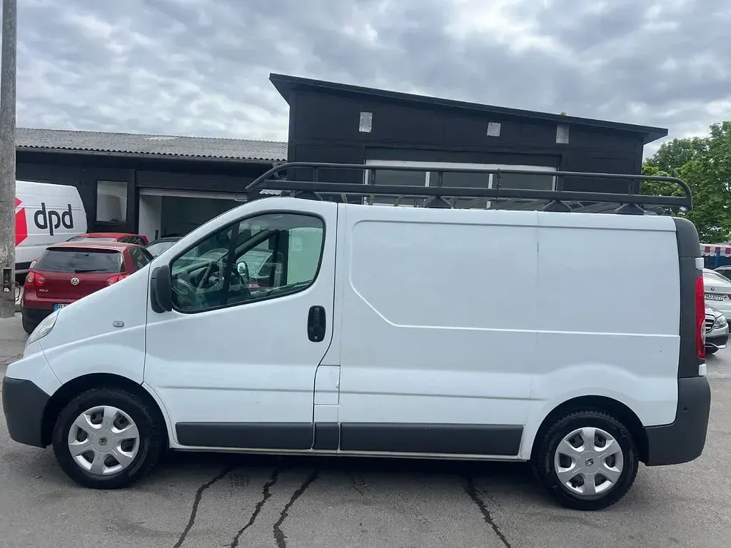 Second-hand Renault Trafic 90 CP (66 kW) 2012 Alb Monovolum