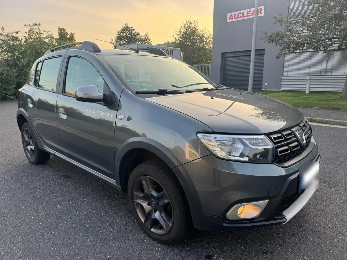 Gebraucht Dacia Sandero Celebration 90 PS (66 kW) 2017 Grau Limousine