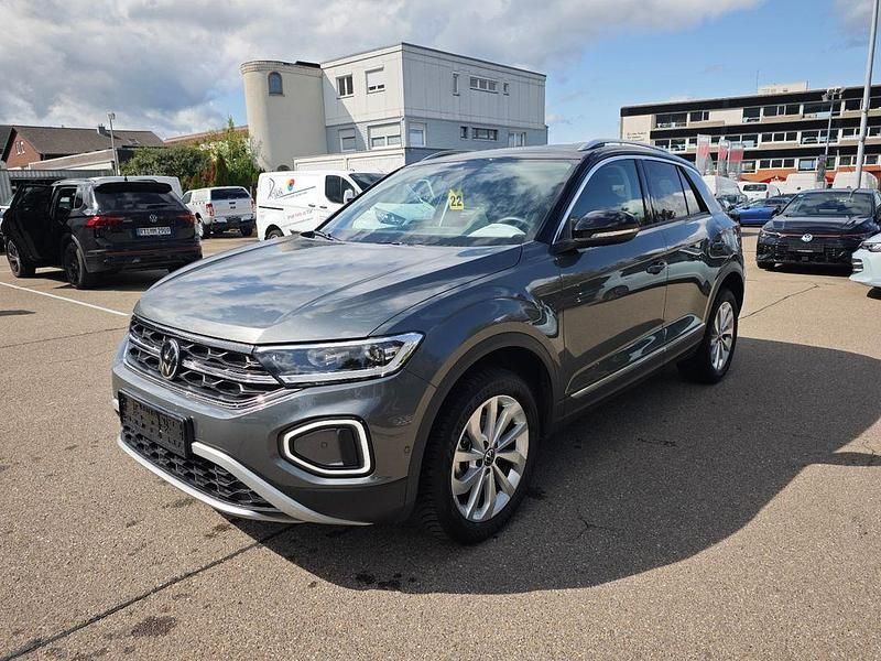 Grau Gebraucht 2024 VW T-Roc Style SUV | 29.490 € (Fairer Preis) - Bild 1/4