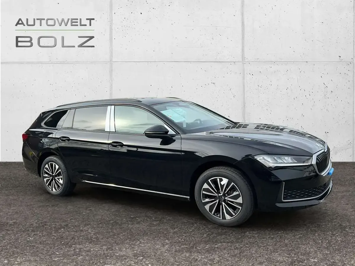 Neu Skoda Superb Selection 150 PS (110 kW) 2026 Onyx schwarz Kombi