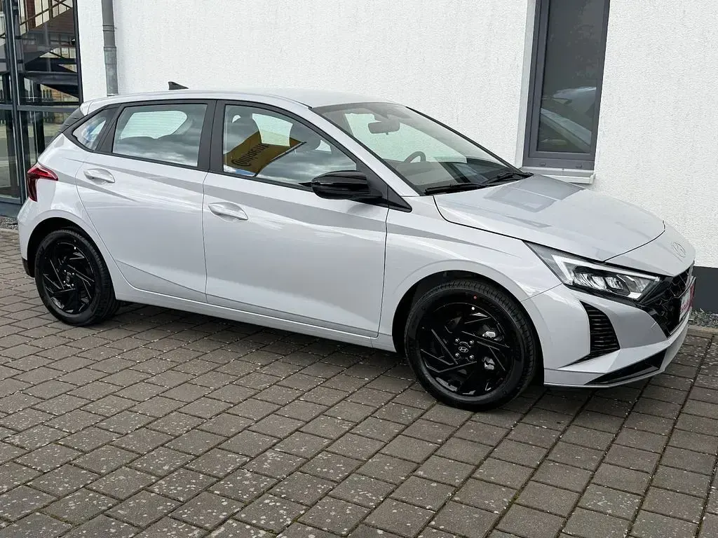 Neu Hyundai i20 Comfort 90 PS (66 kW) 2026 Grau Kleinwagen