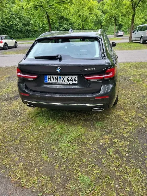 Gebraucht BMW 530 245 PS (180 kW) 2023 Grau Kombi
