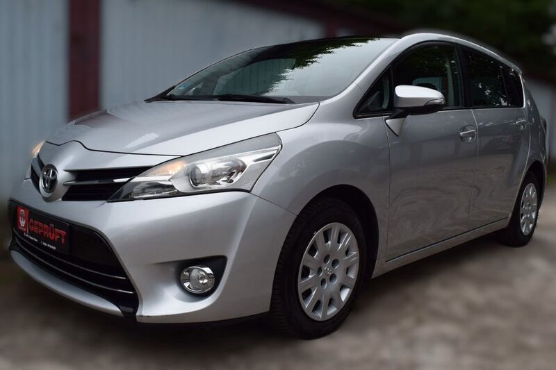 Silber Gebraucht 2015 Toyota Verso Skyview Edition Van / Kleinbus | 5.900 € (Teuer) - Bild 1/4