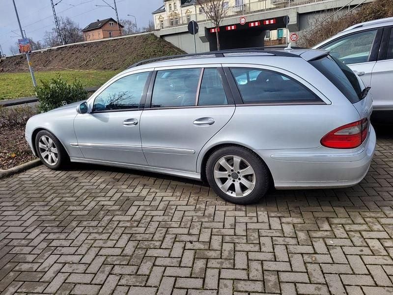 Gebraucht Mercedes E220 Avantgarde 170 PS (125 kW) 2007 Silber Limousine