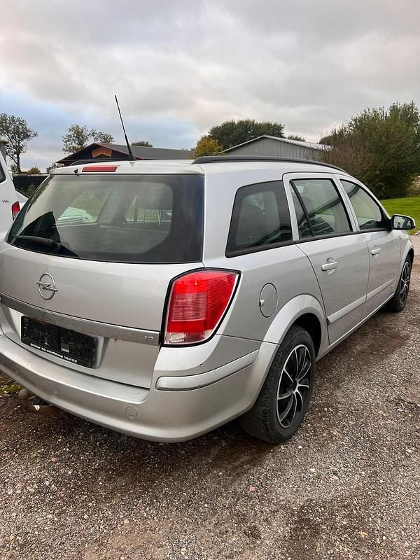 Silber Gebraucht 2005 Opel Astra Kombi | 499 € (Superpreis) - Bild 1/4