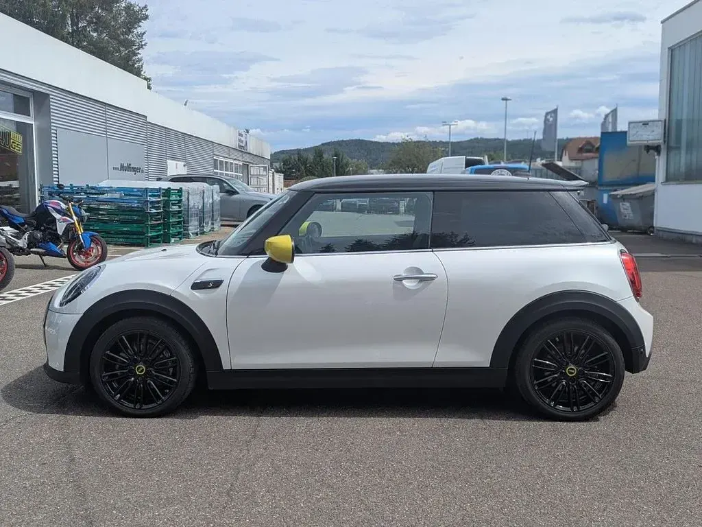 Gebraucht Mini Cooper SE 135 kW (184 PS) 2022 Weiß Kleinwagen