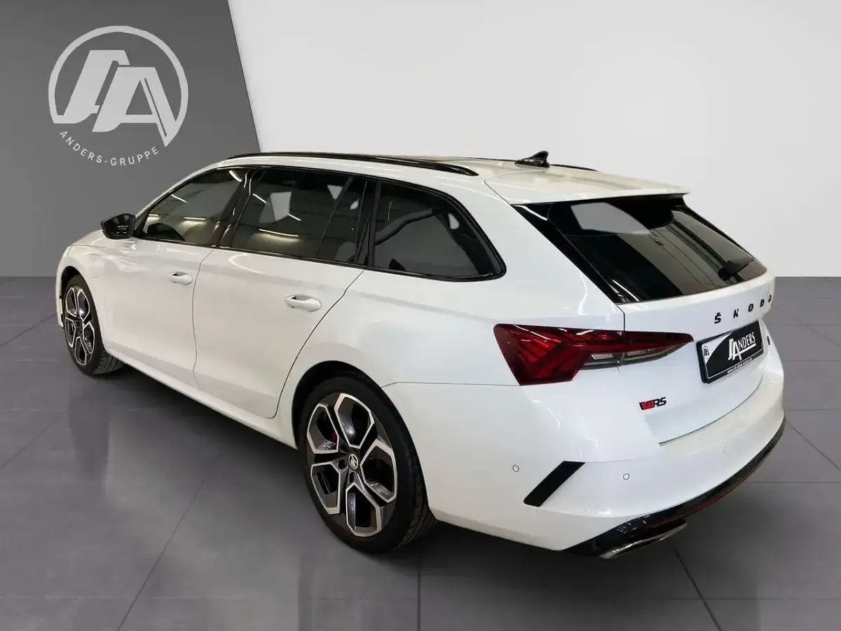 Gebraucht Skoda Octavia First Edition 245 PS (180 kW) 2020 Weiß moonweiss Kombi
