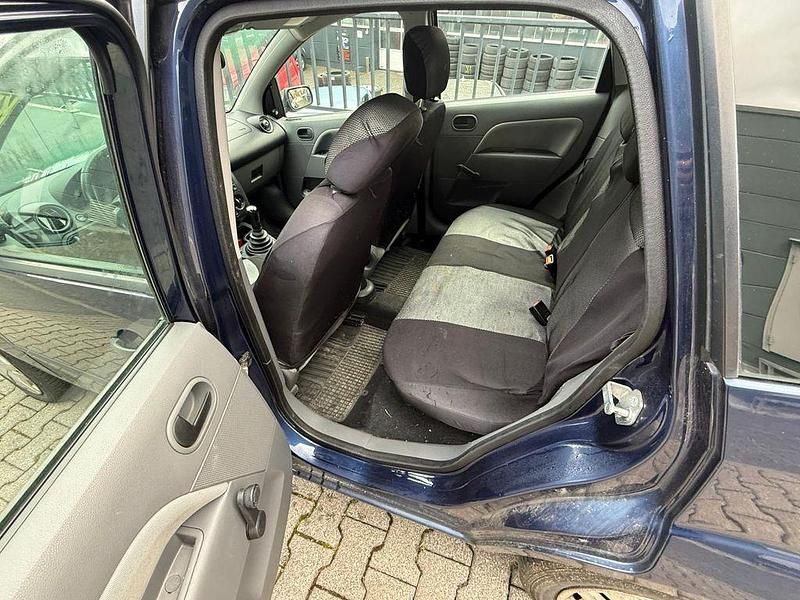 Gebraucht Ford Fiesta Ambiente 60 PS (44 kW) 2002 Blau Kleinwagen