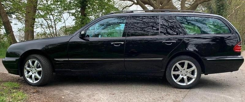 Gebraucht Mercedes E280 204 PS (150 kW) 2001 Schwarz Kombi
