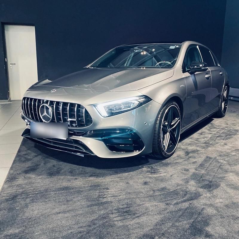 Grau Gebraucht 2019 Mercedes A45 AMG AMG Limousine | 40.000 € (Teuer) - Bild 1/4