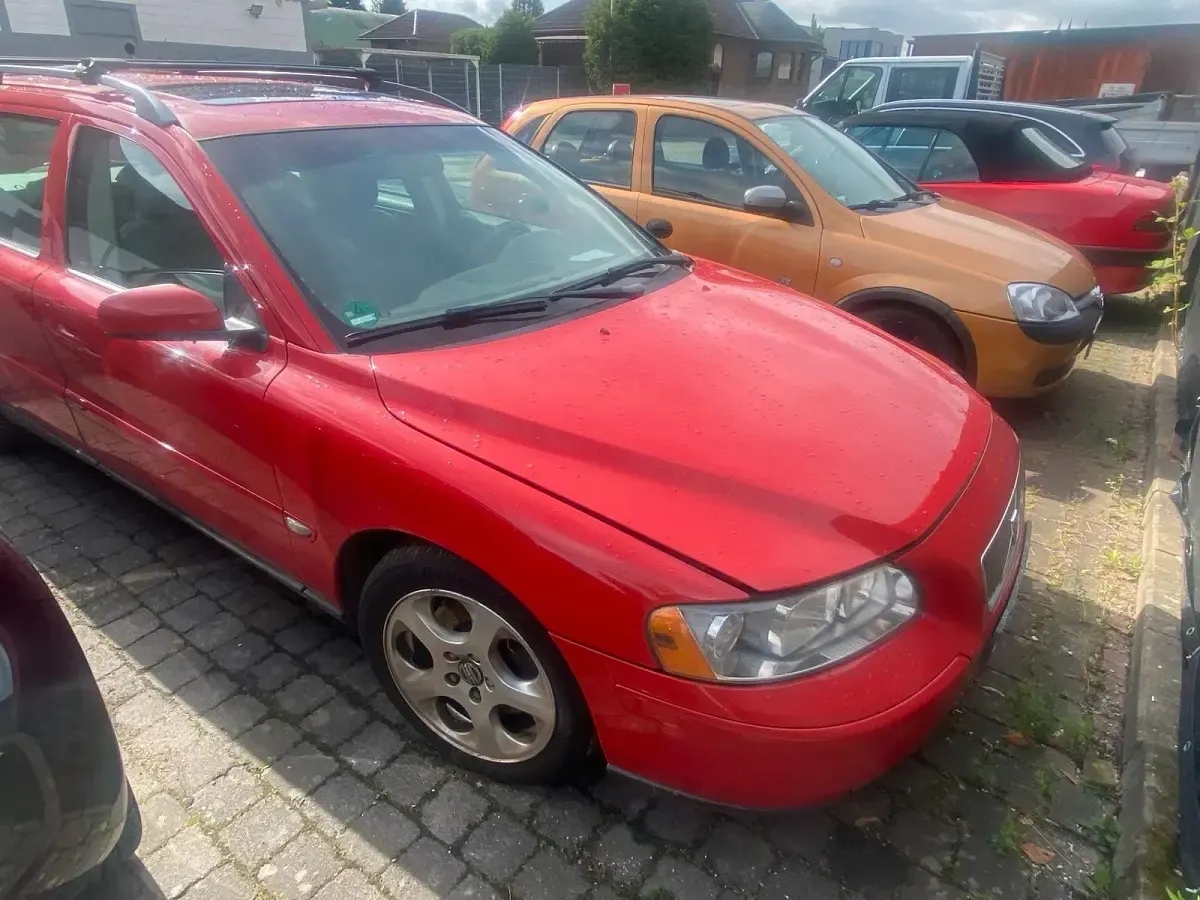 Gebraucht Volvo V70 163 PS (119 kW) 2006 Rot Kombi