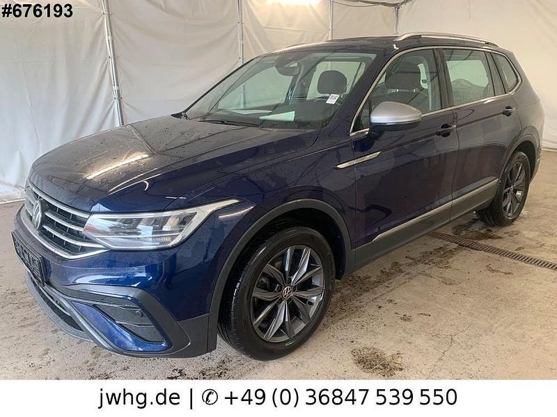 Blau Gebraucht 2022 VW Tiguan Allspace Life SUV | 24.950 € (Superpreis) - Bild 1/4