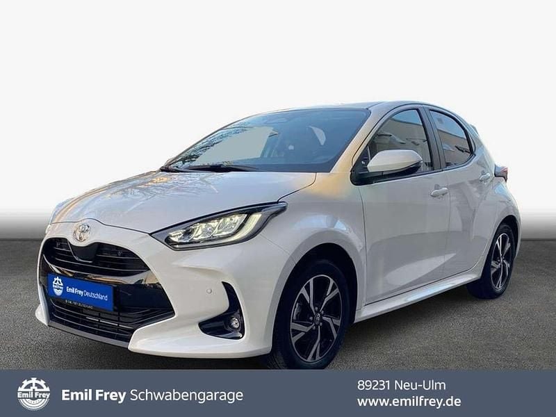 Schneeweiß Neu 2025 Toyota Yaris Limousine | 23.280 € (Superpreis) - Bild 1/4