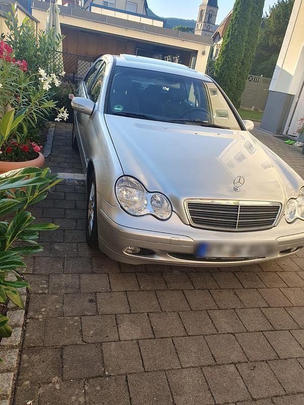 Silber Gebraucht 2003 Mercedes 220 Limousine | 2.100 € (Guter Preis) - Bild 1/4
