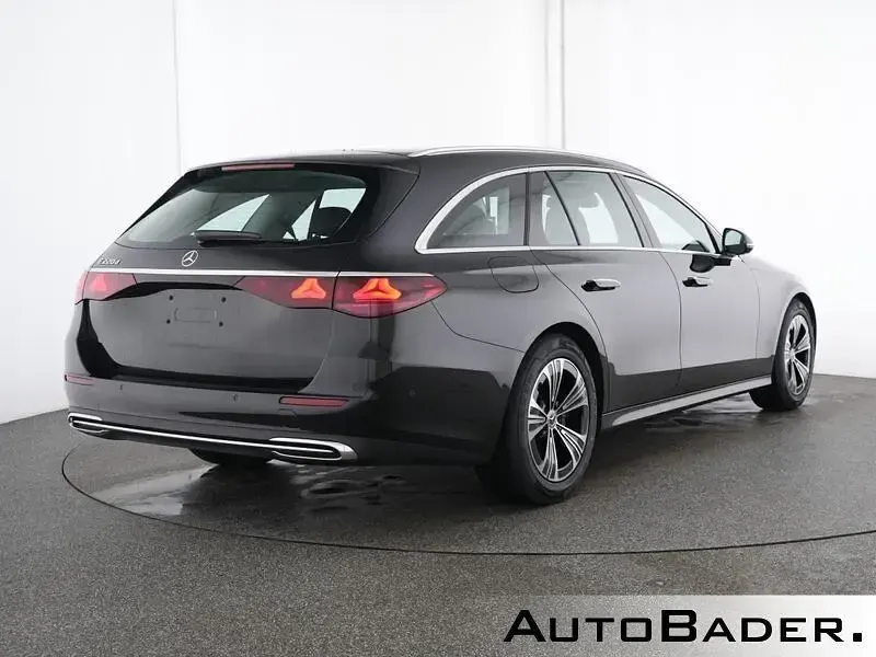 Gebraucht Mercedes E220 Advanced 197 PS (144 kW) 2025 Schwarz Limousine