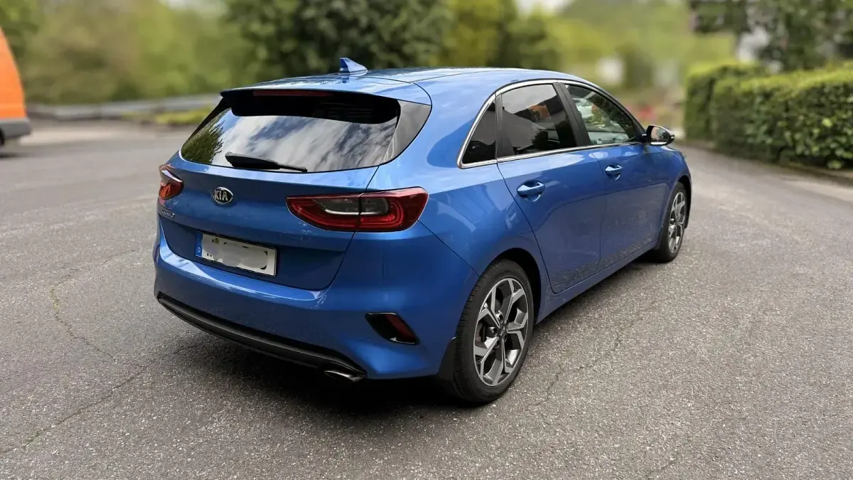 Używany Kia Ceed 140 KM (102 kW) 2018 Niebieski Hatchback