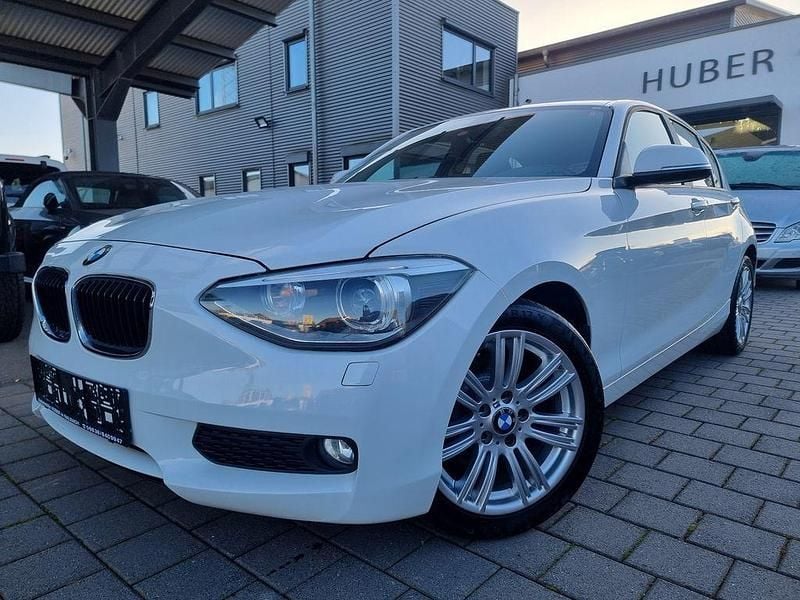 Weiß Gebraucht 2012 BMW 125 Sport Line Kleinwagen | 14.990 € (Fairer Preis) - Bild 1/4