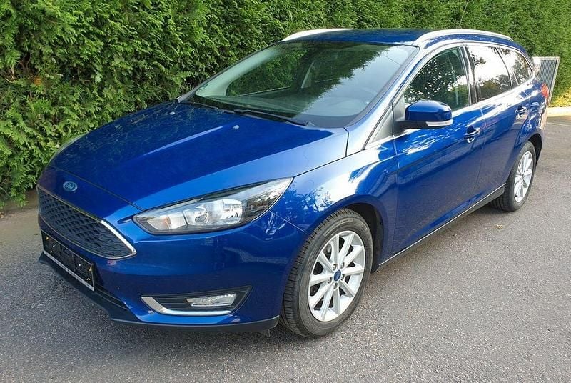 Blau Gebraucht 2016 Ford Focus Titanium Limousine | 3.500 € (Superpreis) - Bild 1/4