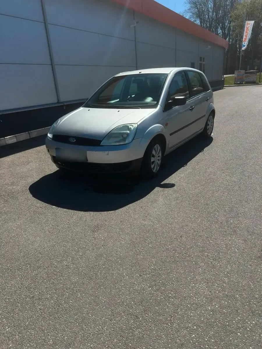 Gebraucht Ford Fiesta 68 PS (50 kW) 2005 Silber Kleinwagen
