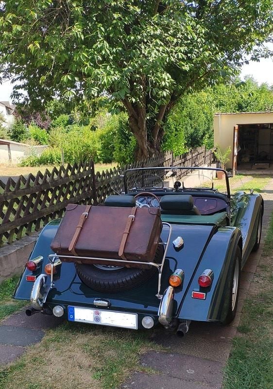 Grün Gebraucht 1982 Morgan Plus 8 Cabrio | 48.900 € - Bild 1/4