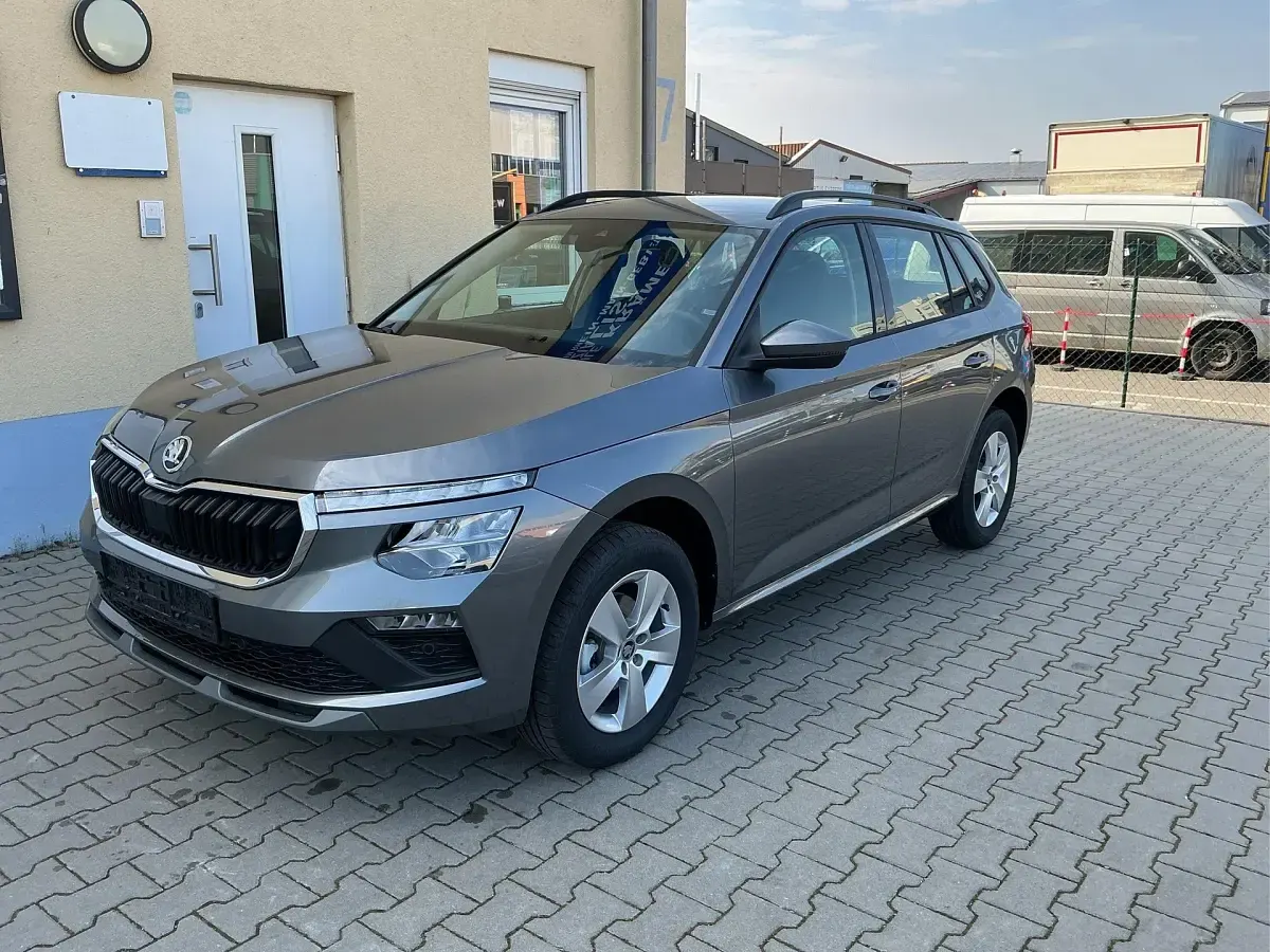 Neu Skoda Kamiq Classic 116 PS (85 kW) 2026 Grau SUV