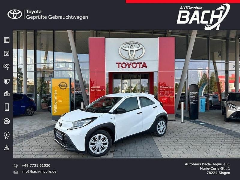 Super (pure) white ii Gebraucht 2022 Toyota Aygo Basis Kleinwagen | 13.990 € (Fairer Preis) - Bild 1/4