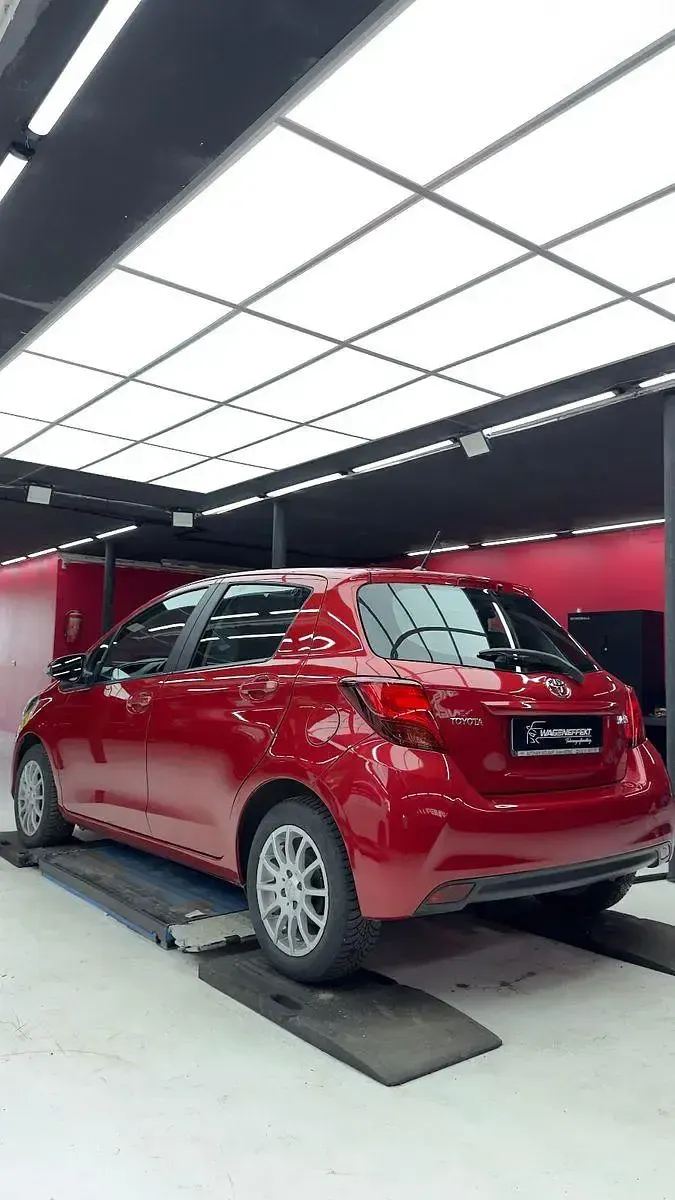Gebraucht Toyota Yaris 99 PS (72 kW) 2017 Rot Kleinwagen