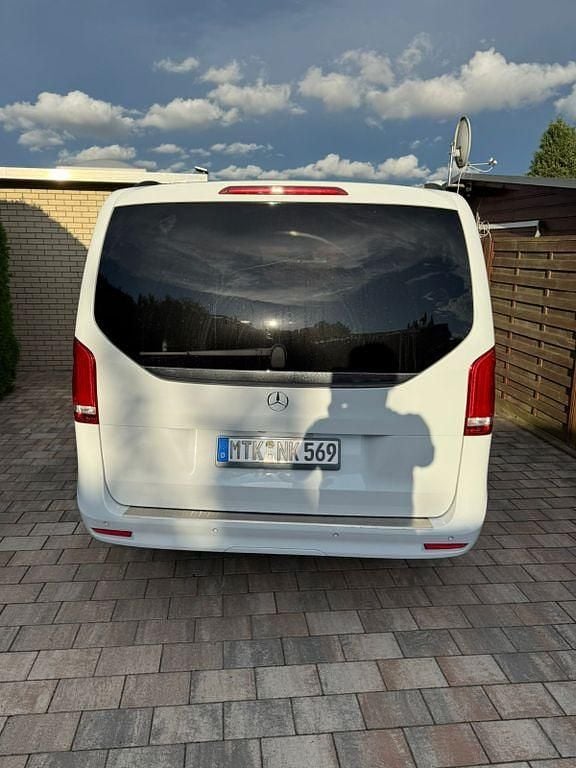 Weiß Gebraucht 2022 Mercedes V250 Van / Kleinbus | 46.800 € (Guter Preis) - Bild 1/4