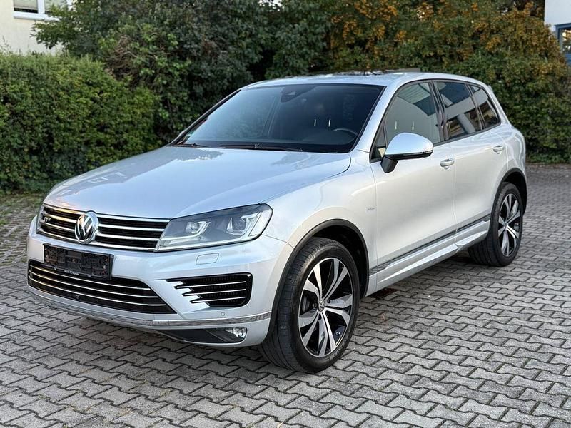 Silber Gebraucht 2017 VW Touareg R-line SUV | 21.900 € (Superpreis) - Bild 1/4