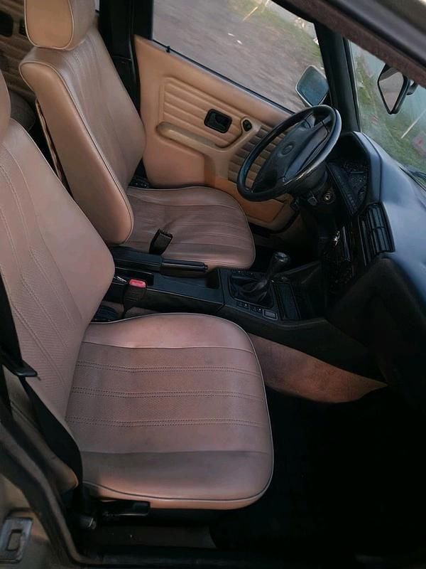 Gebraucht BMW 325 170 PS (125 kW) 1990 Gold Limousine